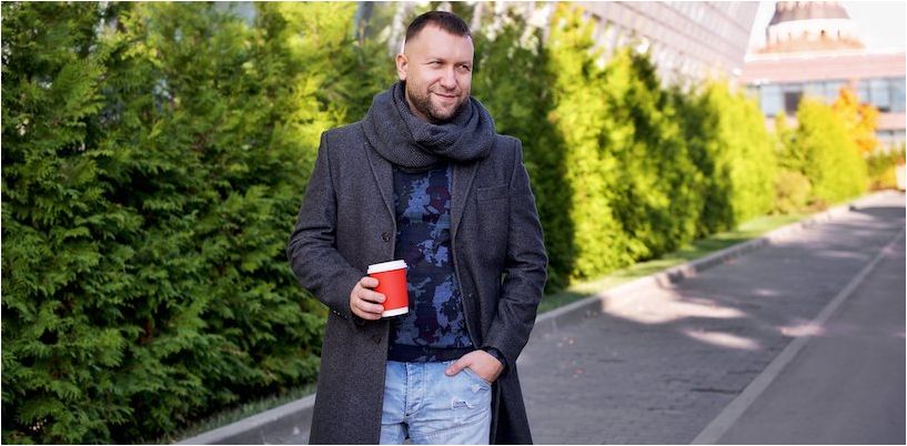 Dmitry Kibkalo cu cafea în mâini