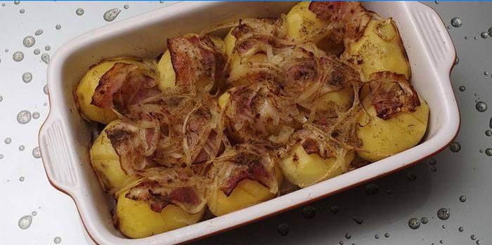 Cartof la cuptor cu bacon și ceapă