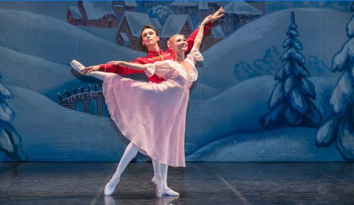Baletul Spărgătorului de nuci din Sala Oglinzilor din Conacul Turkestanova