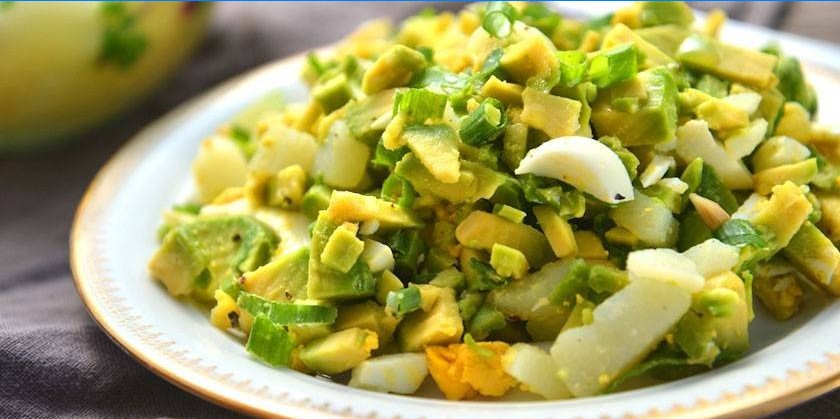 Salată de avocado și ouă