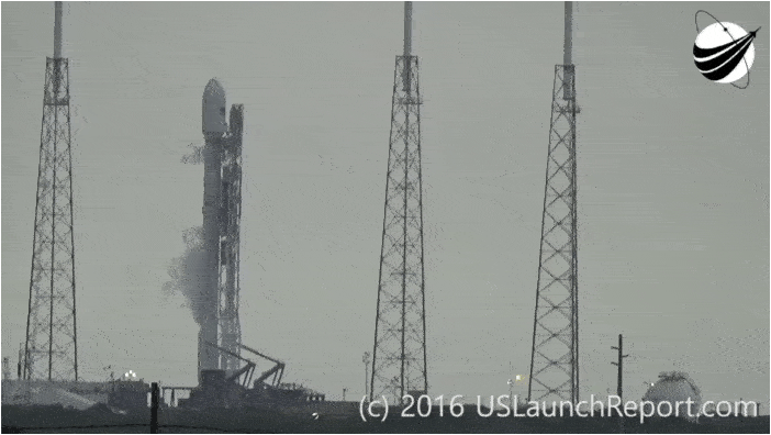 Falcon 9 a explodat pe placa de lansare