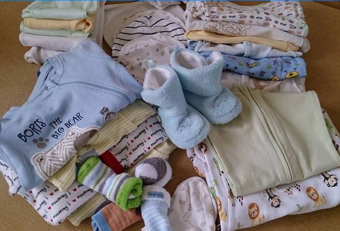 Setul minim de haine pentru un nou-născut pentru prima dată