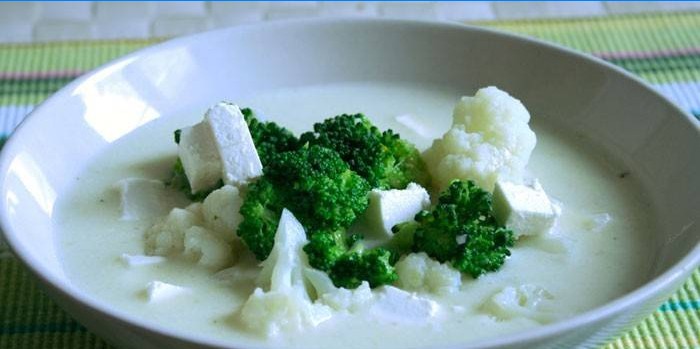 Supă de cremă de broccoli și conopidă