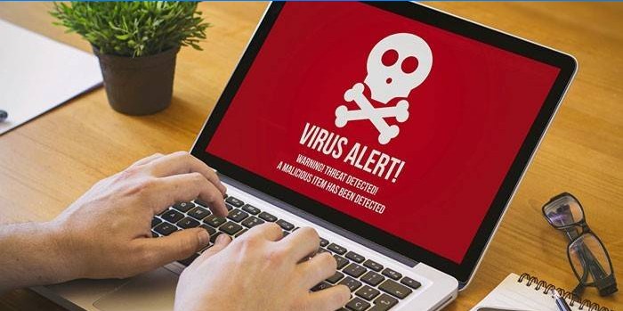 Virus pe laptop