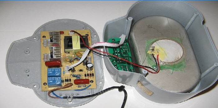 Dispozitiv și circuit al unei băi cu ultrasunete