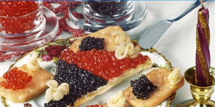 Crăpături roșii și negre de caviar