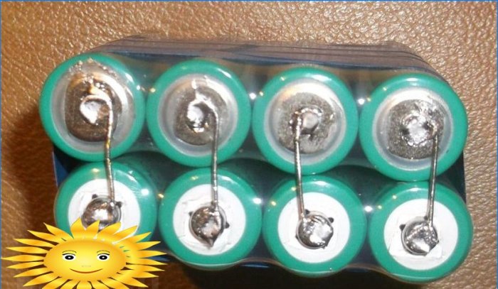 Modificarea și repararea bateriilor cu șurubelnițe pentru utilizarea 18650 de celule