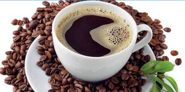 Ceasca de cafea naturala si boabe