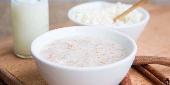 Porridge cu lapte și scorțișoară