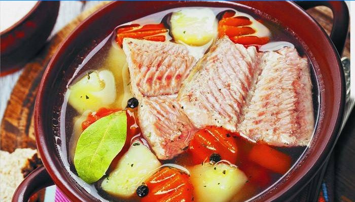Supă ungară de pește și roșii cu ardei gras