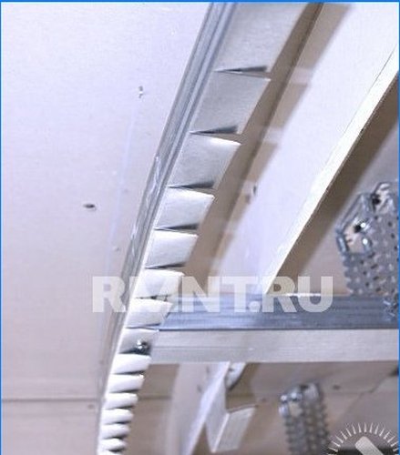 Cum se face instalarea tavanelor cu niveluri cu propriile mâini