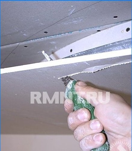 Cum se face instalarea tavanelor cu niveluri cu propriile mâini
