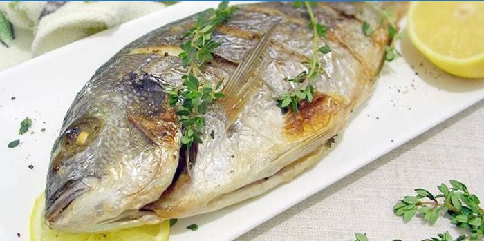 Pește dorado cuptor cu lămâie și cimbru