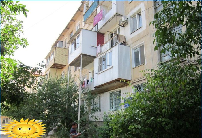 Extinderea impudentă a balconului sau a vecinilor egoiști: o selecție de fotografii