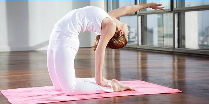 Un exercițiu simplu de yoga pentru începători