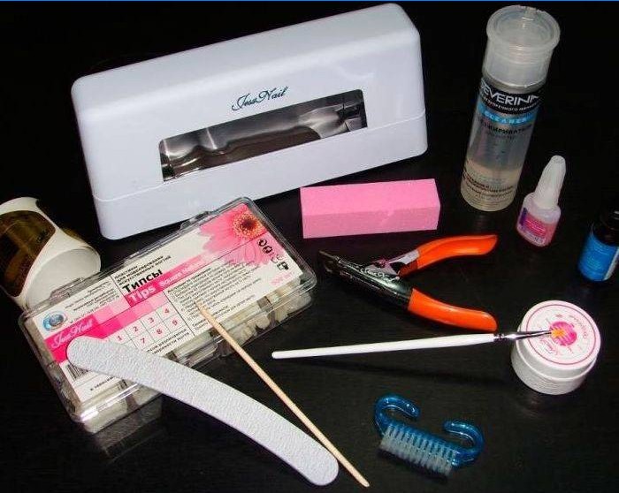 Instrumente de manichiură și materiale pentru îngrijirea unghiilor