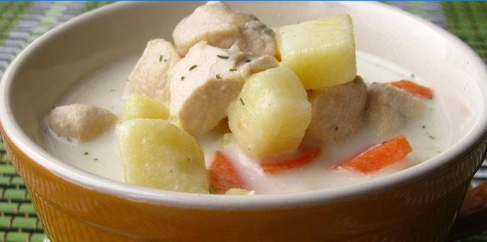 Supa cu legume și pui cu brânză topită