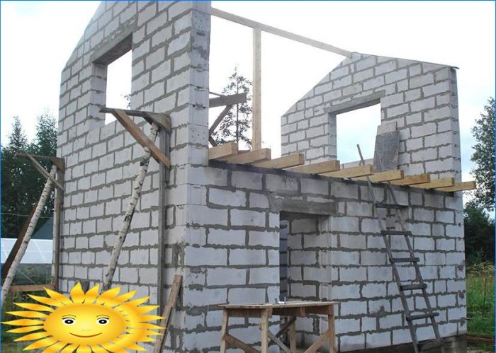 Cum se construiește o casă de țară: alegerea proiectului și a materialelor