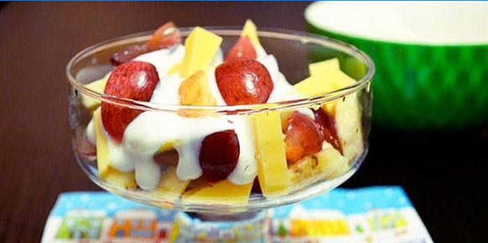 Salată de fructe cu ananas