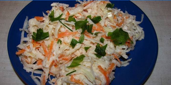 Salată de napi și morcovi cu smântână