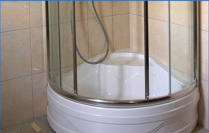 O alternativă economică la baie. Cum să alegi o cabină de duș