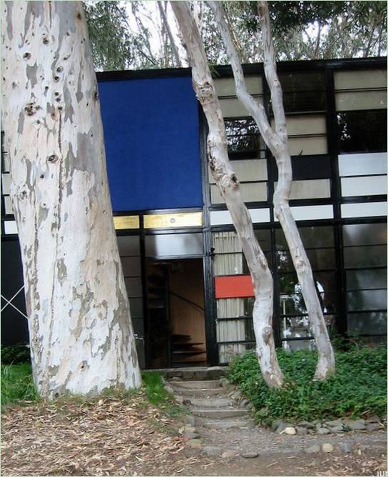 Intrarea principală la Eames House