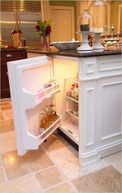 Insula de bucătărie cu mini-frigider încorporat
