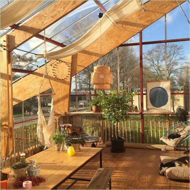 Design unic de casă: acoperișul de sticlă economisește energie