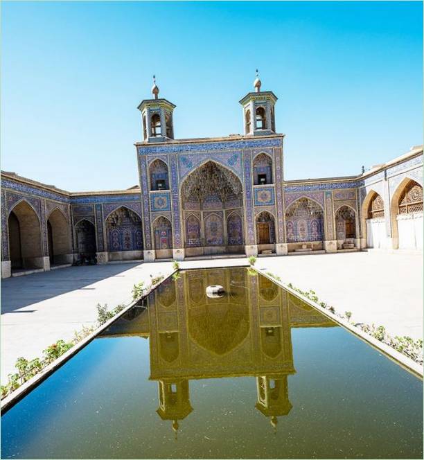 Vedere exterioară a moscheii Nasir al-Molk