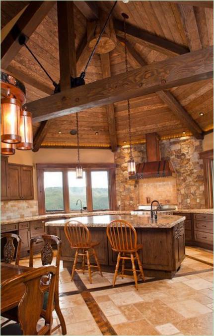 Interiorul bucătăriei unei case de vis de lux