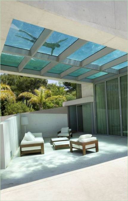 Design de casă de lux de vis cu piscină pe acoperiș