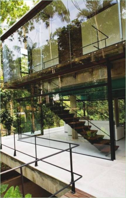 Design de casă de lux de vis cu fațade de sticlă