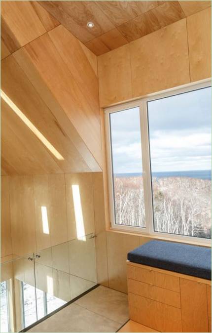 Design Base 8: O casă cu fațadă din lemn: un design uimitor